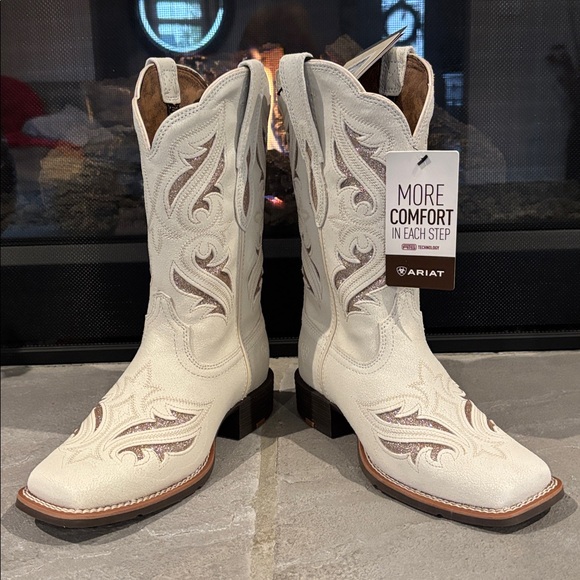 Ariat Round Up Bliss,distressed ivory leather cutouts w/glitter underlay,ATS - Picture 5 of 13